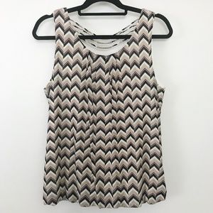 Tan/Pink/black/white chevron pattern Ember Missy lined top Size Large
